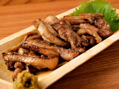 宮崎名物! 赤どりのもも肉を炭火で焼いた、香ばしくジューシーな『赤どり炭火焼き』