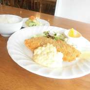 （キャベツのマリネ・ライス付）