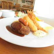 デミグラスハンバーグ・天使の海老フライ・カニクリームコロッケ（キャベツのマリネ・コンソメスープ・ライス付）　