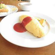 オムライス・カニクリームコロッケ（キャベツのマリネ・コンソメスープ付）
大盛りプラス350円