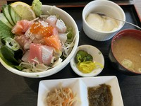 ディナーは丼のみです(みそ汁他は付きません)