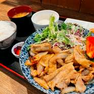 ご飯、手作り豆腐、お味噌汁はお代わりどうぞ！

※テイクアウトのお弁当は生ものですので、お持ち帰り後すぐにお召し上がり下さい。