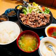 ※米価格高騰の為、ご飯のお代わり2回目からは+100円頂きます。