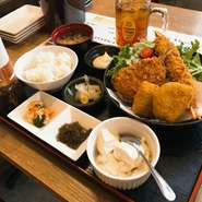 特大エビフライ・アジフライ・ヒレカツ
※米価格高騰の為、ご飯のお代わり2回目からは+100円頂きます。