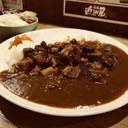 国産和牛の牛すじです！
豆腐サラダ、味噌汁付き