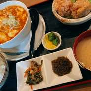 ご飯、お味噌汁のおかわりどうぞ！！
※米価格高騰の為、ご飯のお代わり2回目からは+100円頂きます。