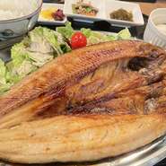 おかず2品&手作り豆腐&お味噌汁&漬物&ご飯
☆ご飯・手作り豆腐・お味噌汁はおかわりど～ぞ☆
※米価格高騰の為、ご飯のお代わり2回目からは+100円頂きます。