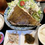 ご飯、手作り豆腐、お味噌汁はお代わりどうぞ！
※米価格高騰の為、ご飯のお代わり2回目からは+100円頂きます。