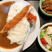 ～トッピング　各プラス400円～
・とんかつ、牛すじ、唐揚げ、エビフライ、カキフライ(季節限定)