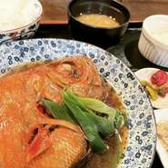 ご飯、手作り豆腐、お味噌汁はお代わりどうぞ！
※米価格高騰の為、ご飯のお代わり2回目からは+100円頂きます。