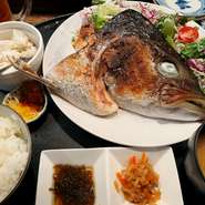 ご飯＆お味噌汁＆手作り豆腐はおかわりど～ぞ♪
※米価格高騰の為、ご飯のお代わり2回目からは+100円頂きます。
