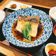 ご飯、手作り豆腐、お味噌汁はお代わりどうぞ！
※米価格高騰の為、ご飯のお代わり2回目からは+100円頂きます。
※テイクアウトのお弁当は生ものですので、お持ち帰り後すぐにお召し上がり下さい。