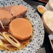 おかず2品&手作り豆腐&お味噌汁&漬物&ご飯
※米価格高騰の為、ご飯のお代わり2回目からは+100円頂きます。