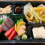 ※生ものですので、お持ち帰り後すぐにお召し上がり下さい。
お造りの種類はその日の仕入れにより変わります。