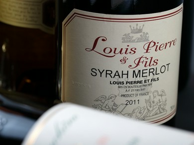 フランスの小規模ワイン生産者のワインが揃う