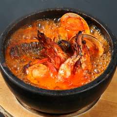 新鮮だからシンプルに。看板メニュー、石焼『ブイヤベース』