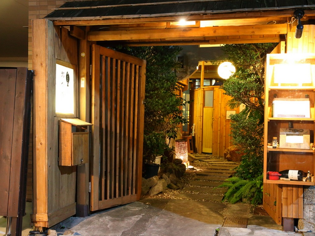 裏路地に佇む古民家で、魚をメインにしたフレンチが味わえます