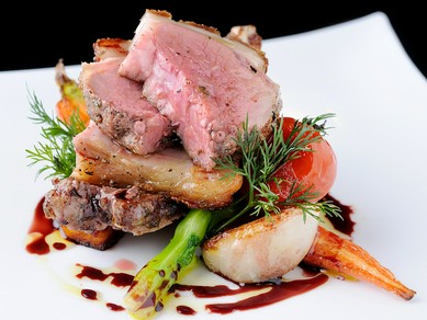 落ち着いた雰囲気の中、美味しいワインと本格イタリアンで女子会