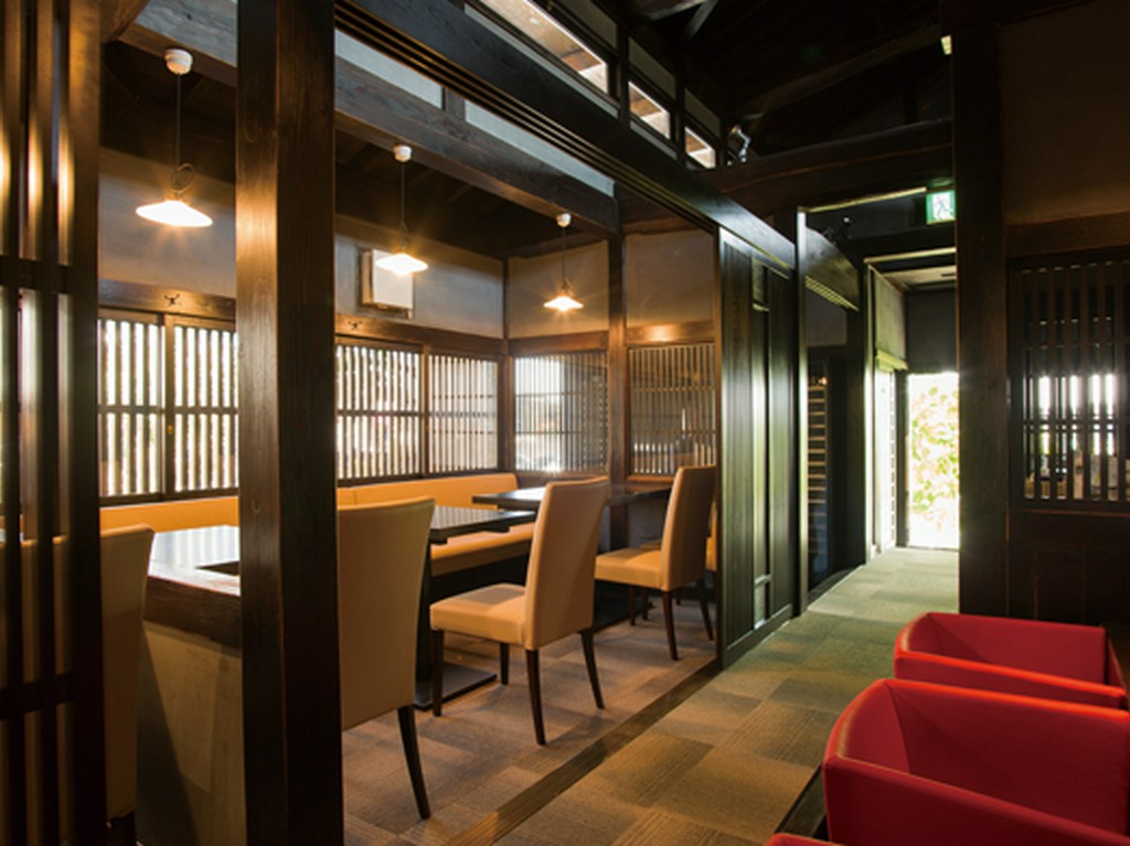 半個室風のお席を完備。本格イタリアンとワインを堪能