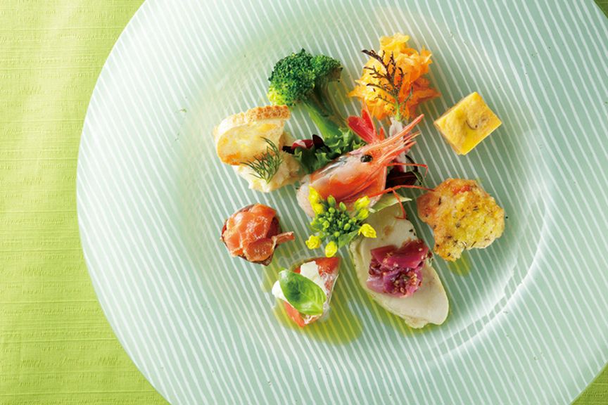 季節の味を少しずつ味わえる『前菜の盛合せ』