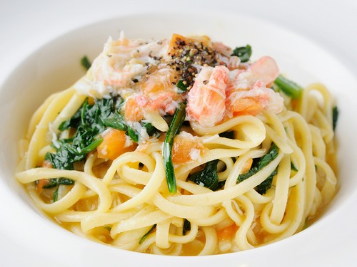 海の幸を堪能『ズワイガニと春菊のオイル仕立て　リングイネ』