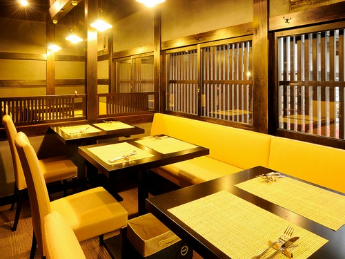 普段の食事からパーティシーンまで気軽に利用できる店内