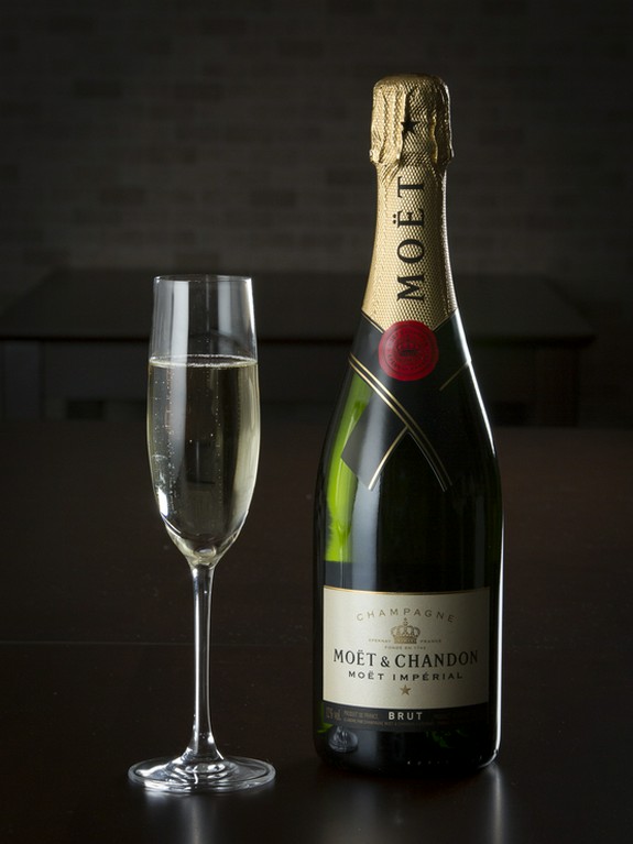 シャンパンもリーズナブル。イタリア産ワインをはじめ飲み放題も