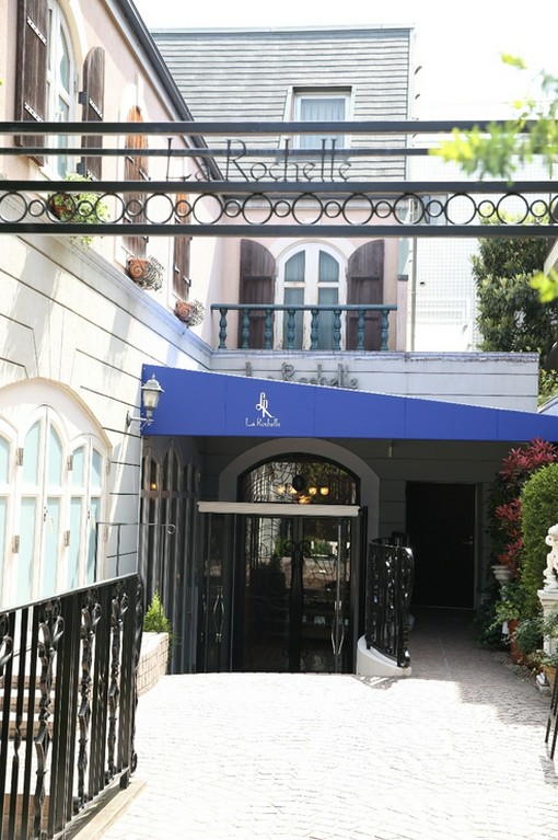 南仏のレストランの雰囲気を持つ大人のための極上フレンチ