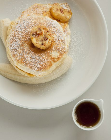 リコッタパンケーキ w/フレッシュバナナ、ハニーコームバター