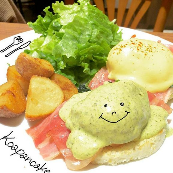 当店クラシコ『エッグベネディクト』オランデーズ、マフィン EGG BENEDICT
