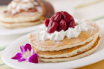 「ストロベリーコンポート&ホイップクリーム」パンケーキ STRAWBERRY