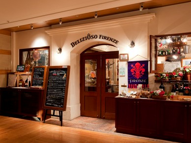 ピッツァ窯が見えるオシャレで陽気な気取らない雰囲気