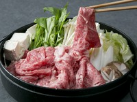 3年連続日本一に輝いた”世界中のお肉好きの人達から愛され続ける”宮崎牛A5ランクの最高級牛肉が上陸です♪きめ細やかな美しいサシが入り、当店オリジナル自家製の割下が、肉の旨みをよりいっそう引き立てます☆
