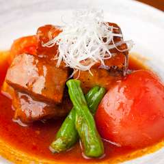 素材のおいしさを生かしたシンプルな味『豚バラ肉トマト角煮』