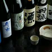 温暖な気候で育つ良質なお米と名水で仕込まれる大分の日本酒は、銘酒と称される高いクオリティー。各地の酒蔵から地酒が集められています。どれが良いのか迷う時はスタッフと好みに合う一杯を見つけてみては。
