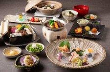 豊後水道の関あじをはじめとする逸品。一期一会の食材をお好みの料理に仕立てたコースをお楽しみ下さい。