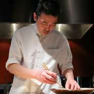 「お客様情報を大事にしている。お客様の好み、接待での支払い方法などをデータ化し、次回来店時にスムースに対応できるようにしている」（安心院さん）。きめ細かな対応で、よりラクにリピート利用できます。