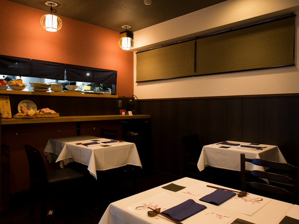 気取らない雰囲気のなか、甲殻類尽くしの料理が楽しめます