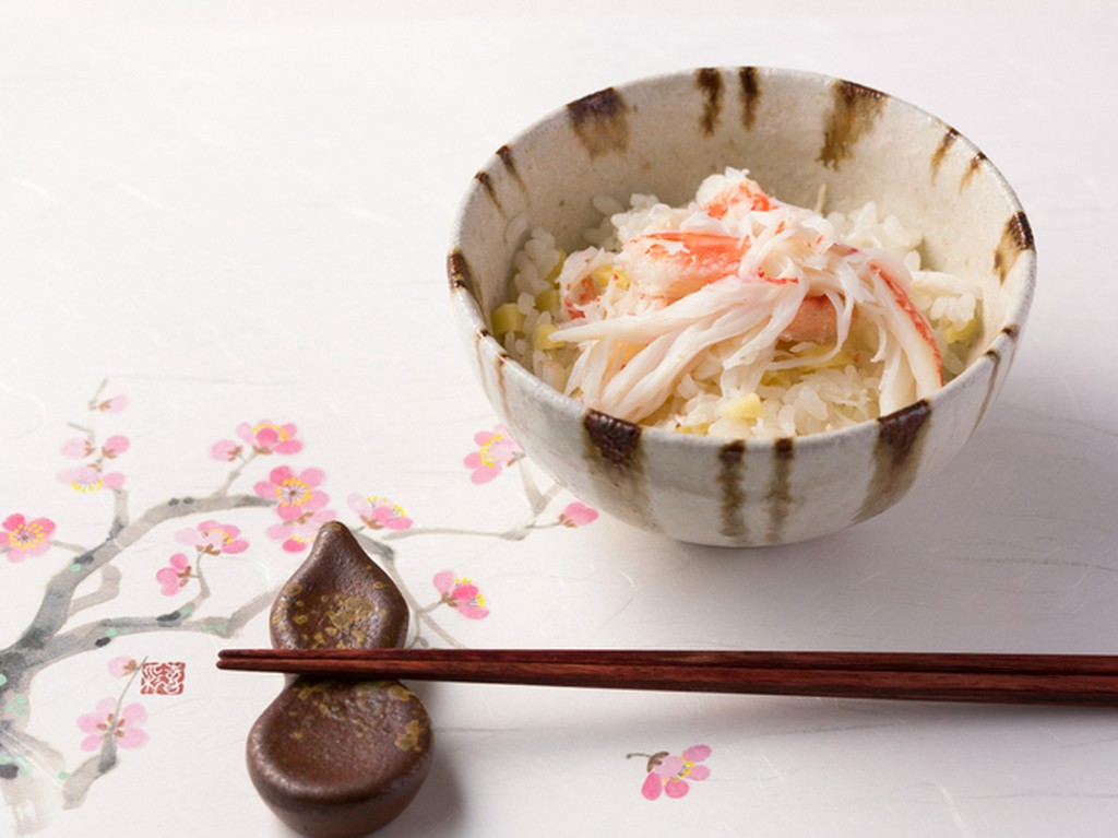 土鍋で炊きあげた『ズワイ蟹と慈姑の炊き込みご飯』