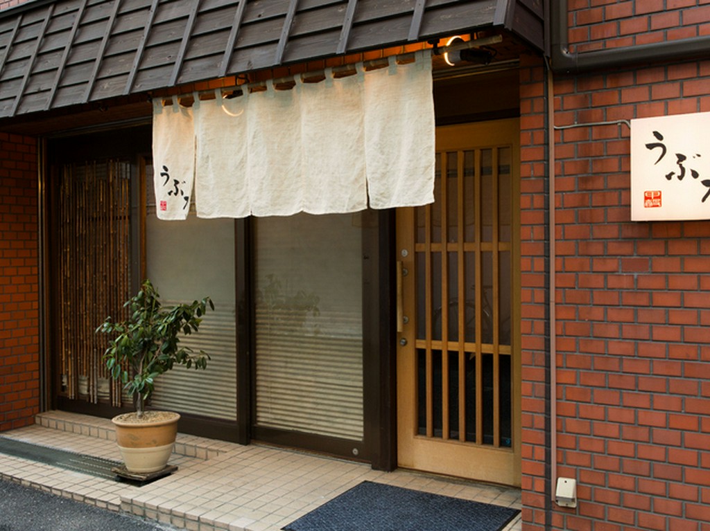 荒木町の一角に佇む隠れ家的な雰囲気