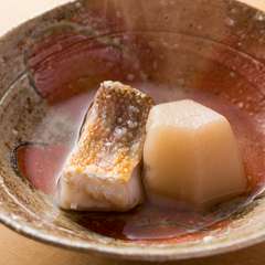 京都の農家から仕入れた聖護院蕪を使う『甘鯛と蕪の炊き合わせ』