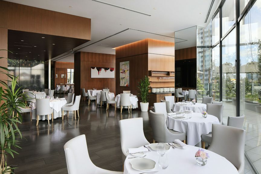 心地よいガーデンテラスに囲まれた都会のオアシス