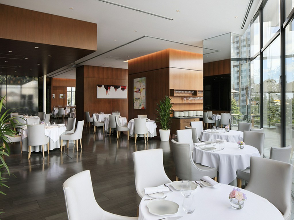 心地よいガーデンテラスに囲まれた都会のオアシス