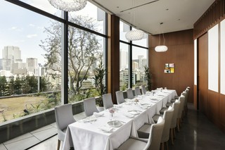 個室は3部屋あり、2部屋つなげて最大14名まで収容可能。