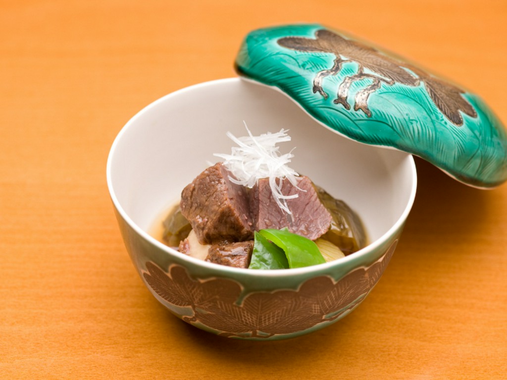 器から盛り付けまで。すべてに「おもてなし」の心遣いが