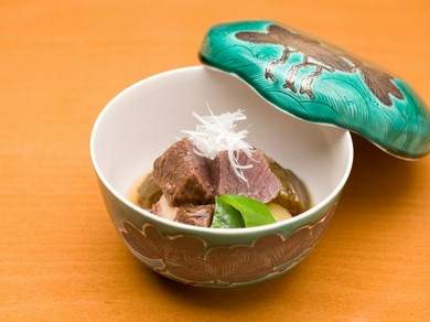 器から盛り付けまで。すべてに「おもてなし」の心遣いが
