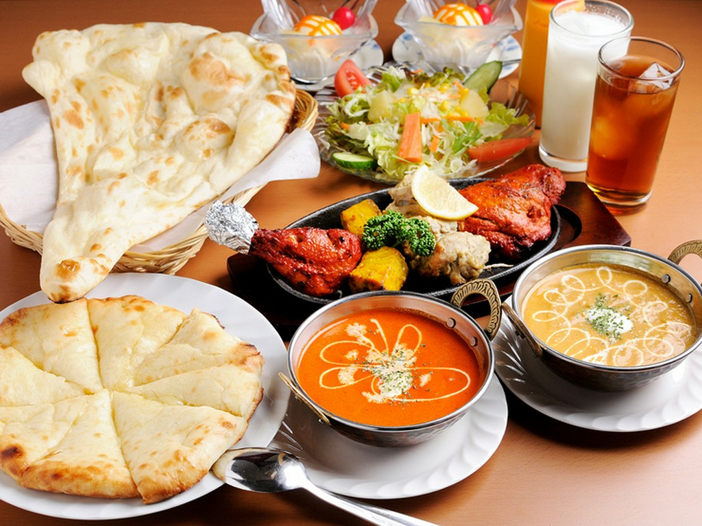 セットのナンとライスはお替り自由！ 思う存分食べられます