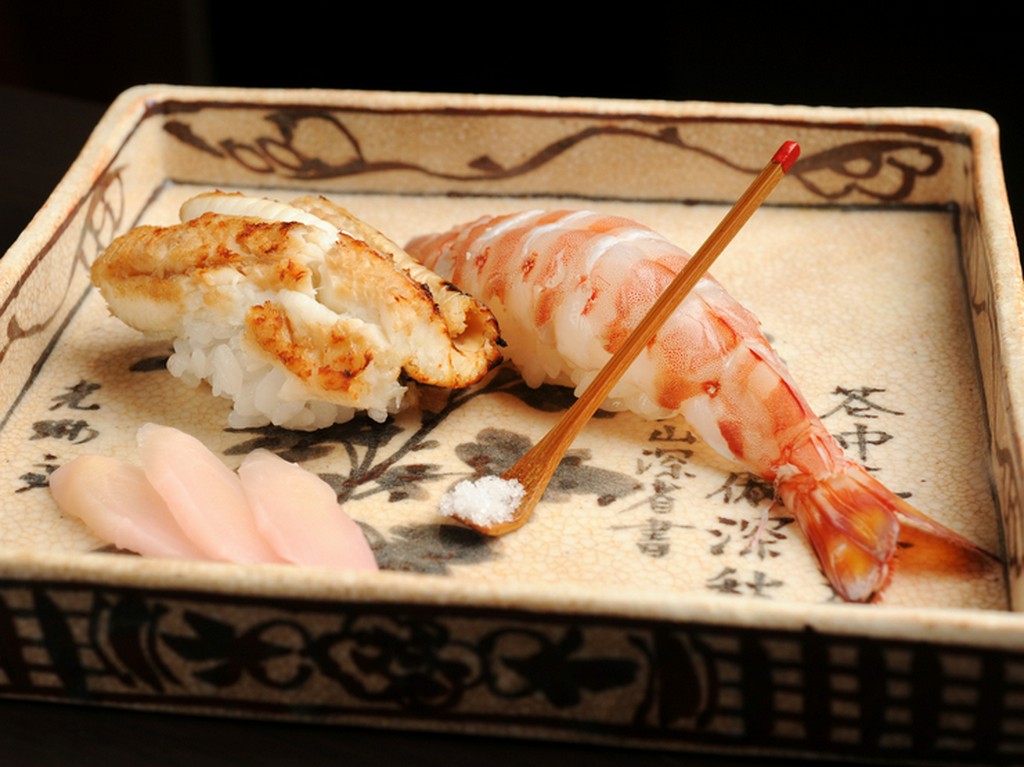 〆はご主人自慢のお寿司で！『穴子と海老の握り』