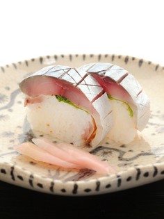 寿司職人として学んだ技が光る「寿司」