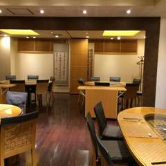 リゾートホテルのダイニングを思わせるオシャレで上質な空間